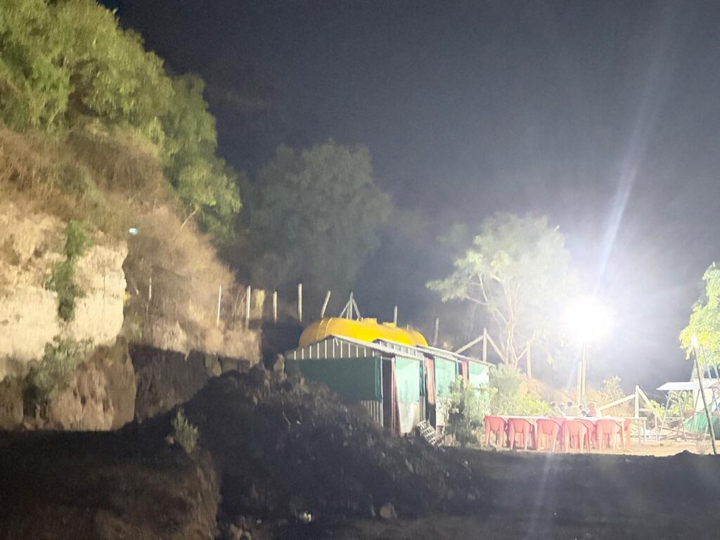 ऐतिहासिक दौलताबाद परिसरात नियमांची पायमल्ली