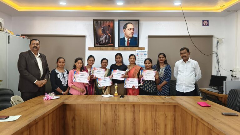 'वस्त्र संहिता–2026' फॅशन डिझाईन स्पर्धेत मिटमिटाच्या सानिका डिझाईन कॉलेजचा डंका